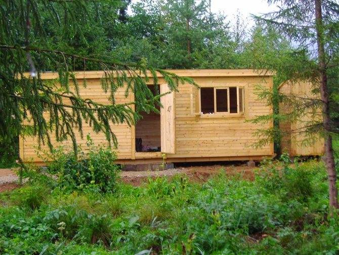 Как построить бытовку из дерева, на металлическом каркасе