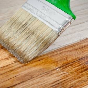 Акриловый лак для дерева: составы на водной основе, каким можно покрывать краски, акрилатный лак tikkurila для внутренних работ