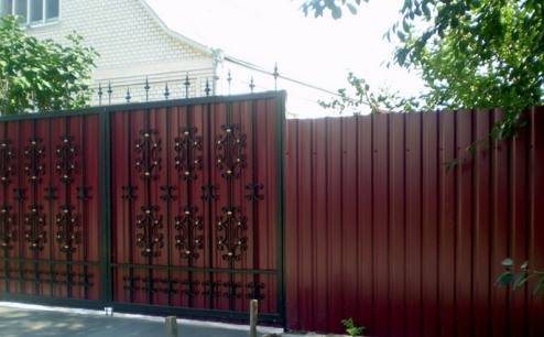 Установка забора из металлопрофиля - всё о воротах и заборе