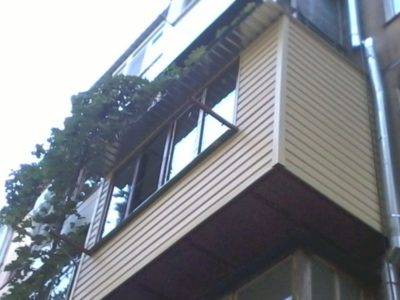 Обшивка балкона сайдингом: пошаговая инструкция