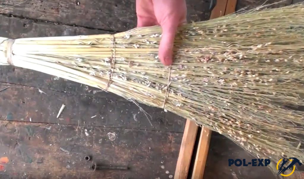 Из чего делают веники для подметания: рассказ эксперта