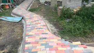 Как покрасить тротуарную плитку своими руками?