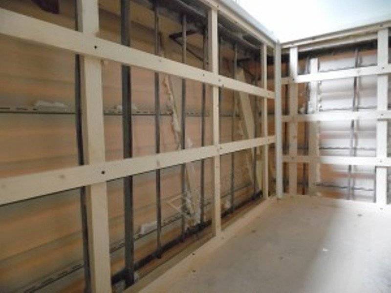 Отделка балкона вагонкой (42 фото): как обшить правильно евровагонкой и деревянной своими руками, интересные идеи