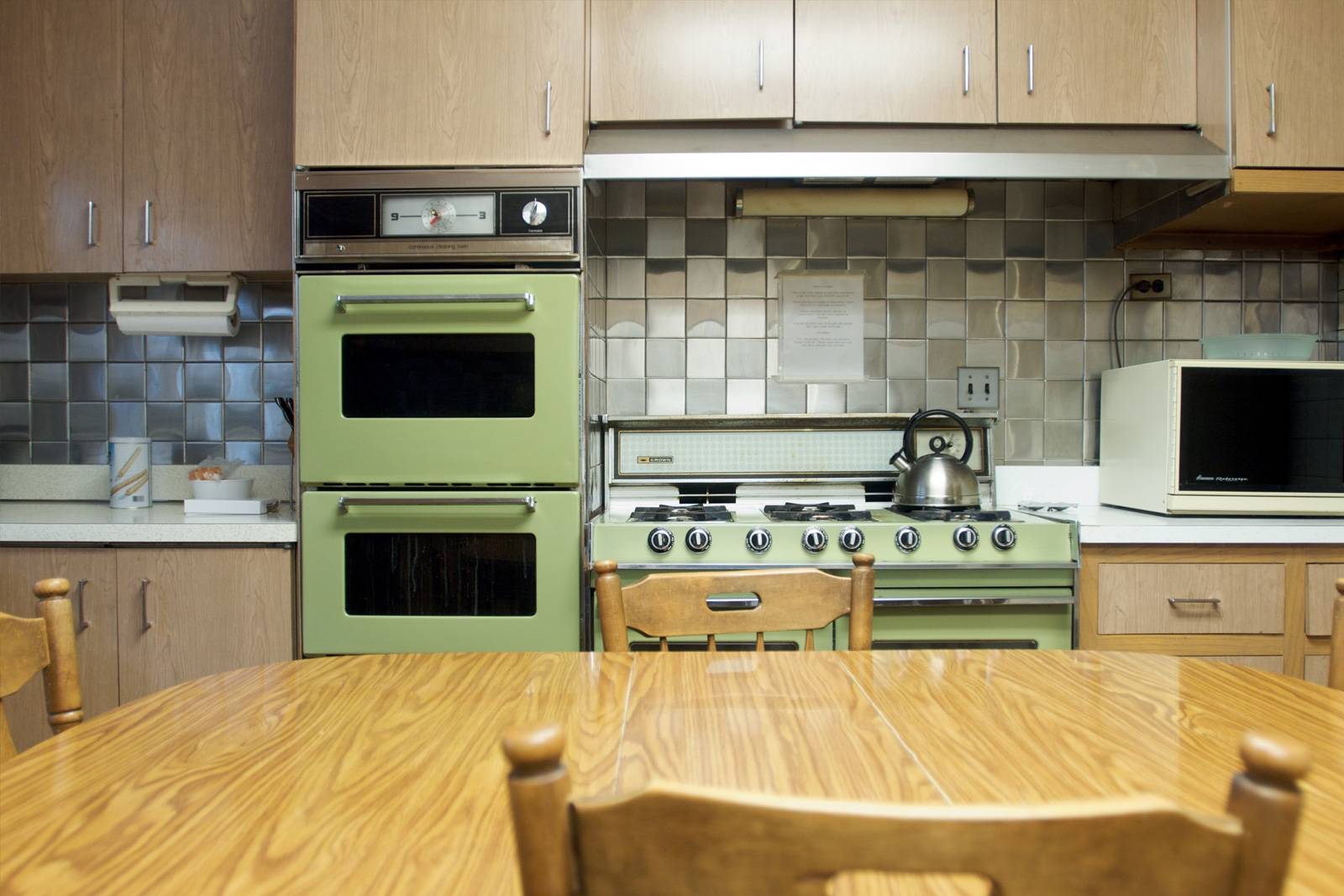 Чем мыть глянцевую кухню в домашних условиях: 10 лучших средств, как ухаживать