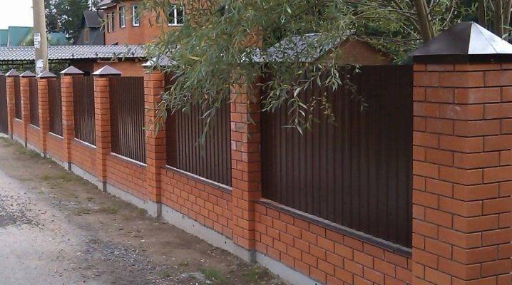 Забор с кирпичными столбами на ленточном фундаменте - всё о воротах и заборе