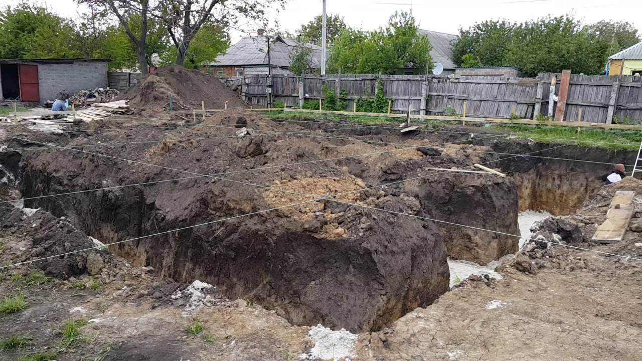 Устройство бетонной подушки под фундамент — достоинства и недостатки