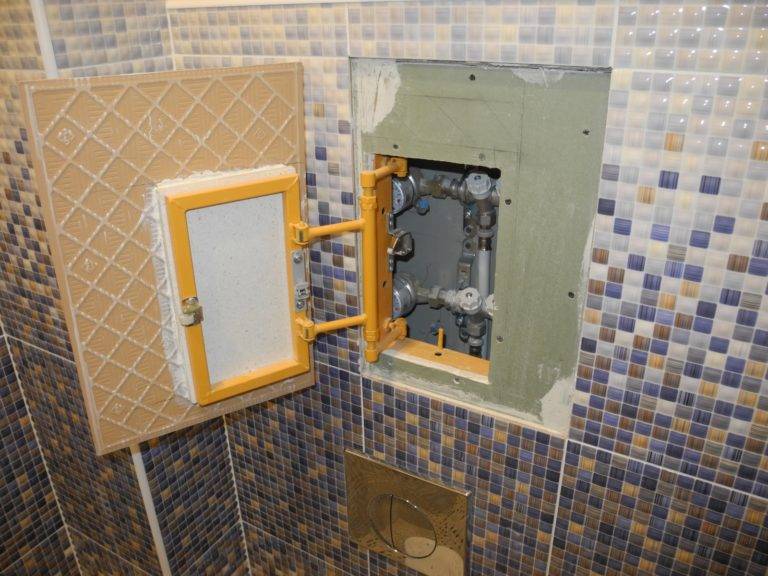 Как и чем закрыть трубы в туалете, чтобы был доступ к ним