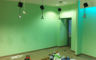 Поливинилацетатная водоэмульсионная краска: улучшенный состав и технические характеристики, варианты для окраски стен