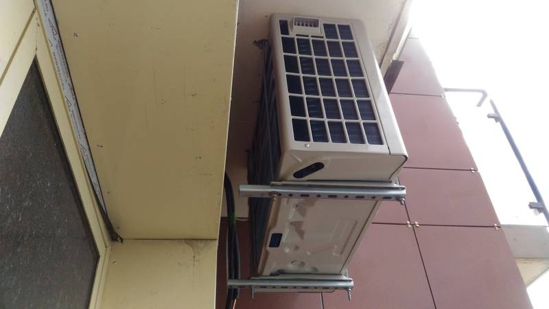 Установка кондиционера на балконе с остеклением