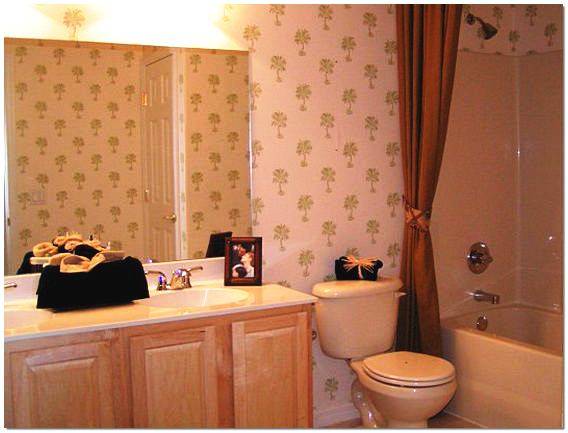 Обои для ванной комнаты: критерии выбора и характеристика видов