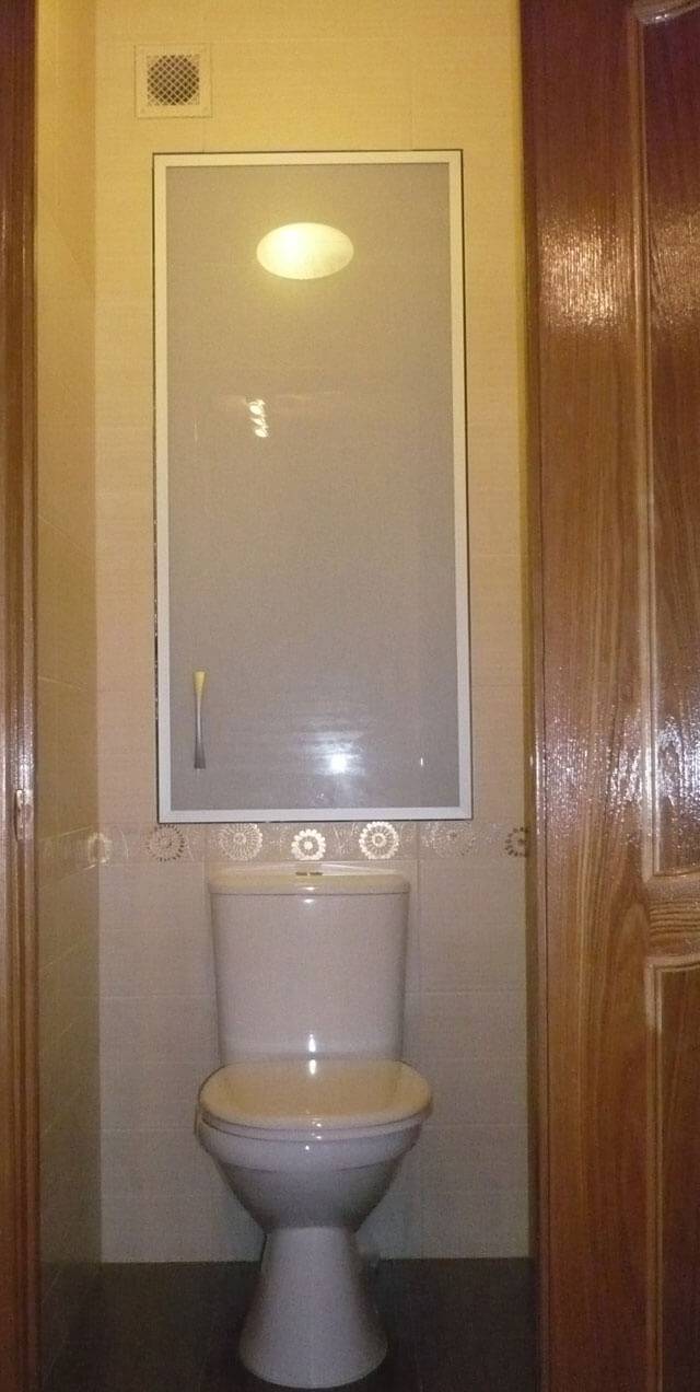 Дверцы для сантехнического шкафа в туалете: какой вариант выбрать?