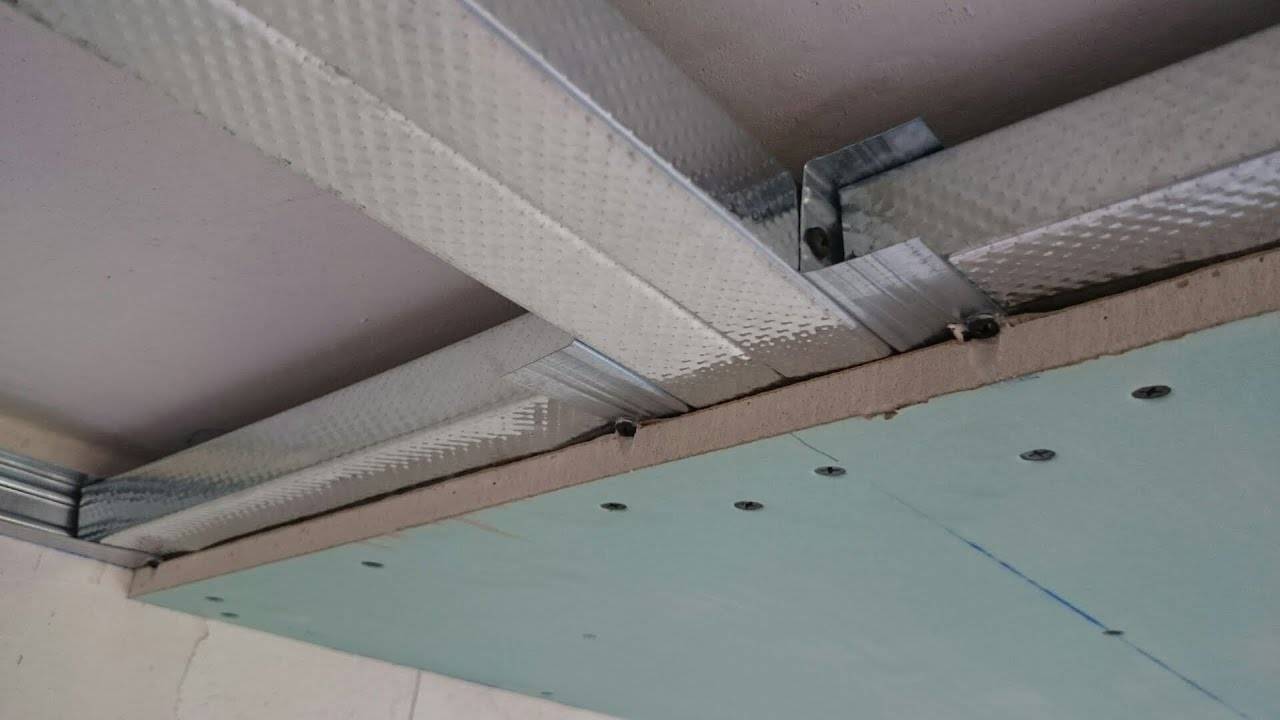Как крепить гипсокартон к потолку: методы и пошаговая инструкция