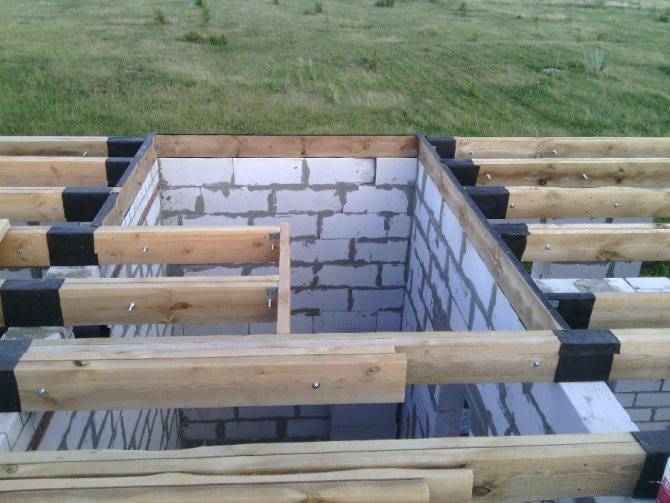 Деревянное и монолитное перекрытие этаже в доме из газобетона