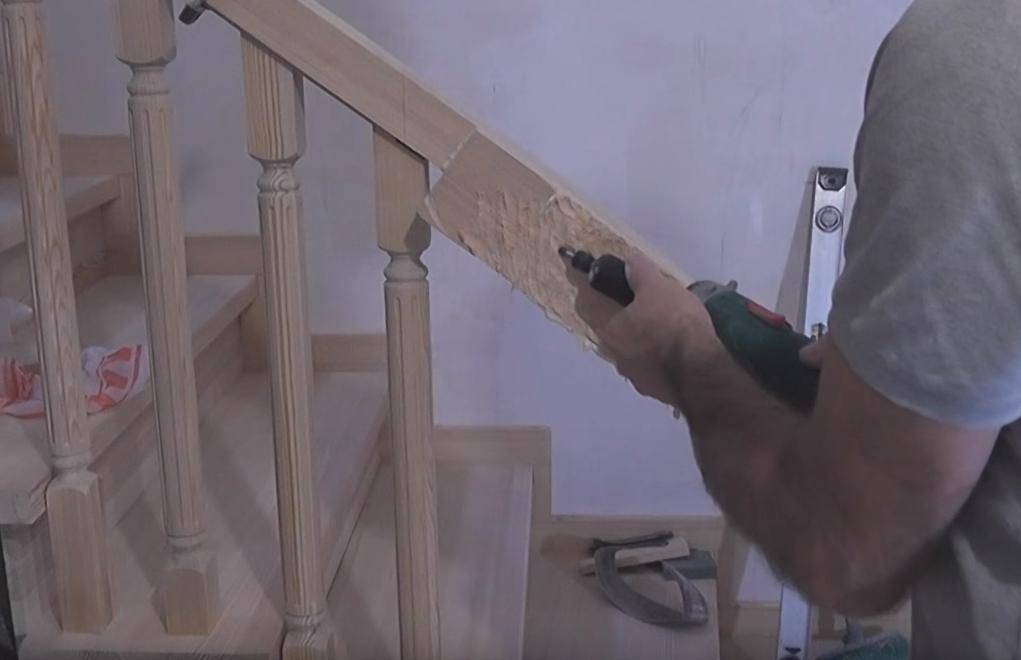 Как крепить балясины к полу - 3 способа и пошаговая инструкция!