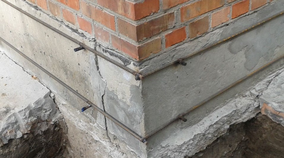 Пошаговый алгоритм устранения трещин в фундаменте до и после строительства дома