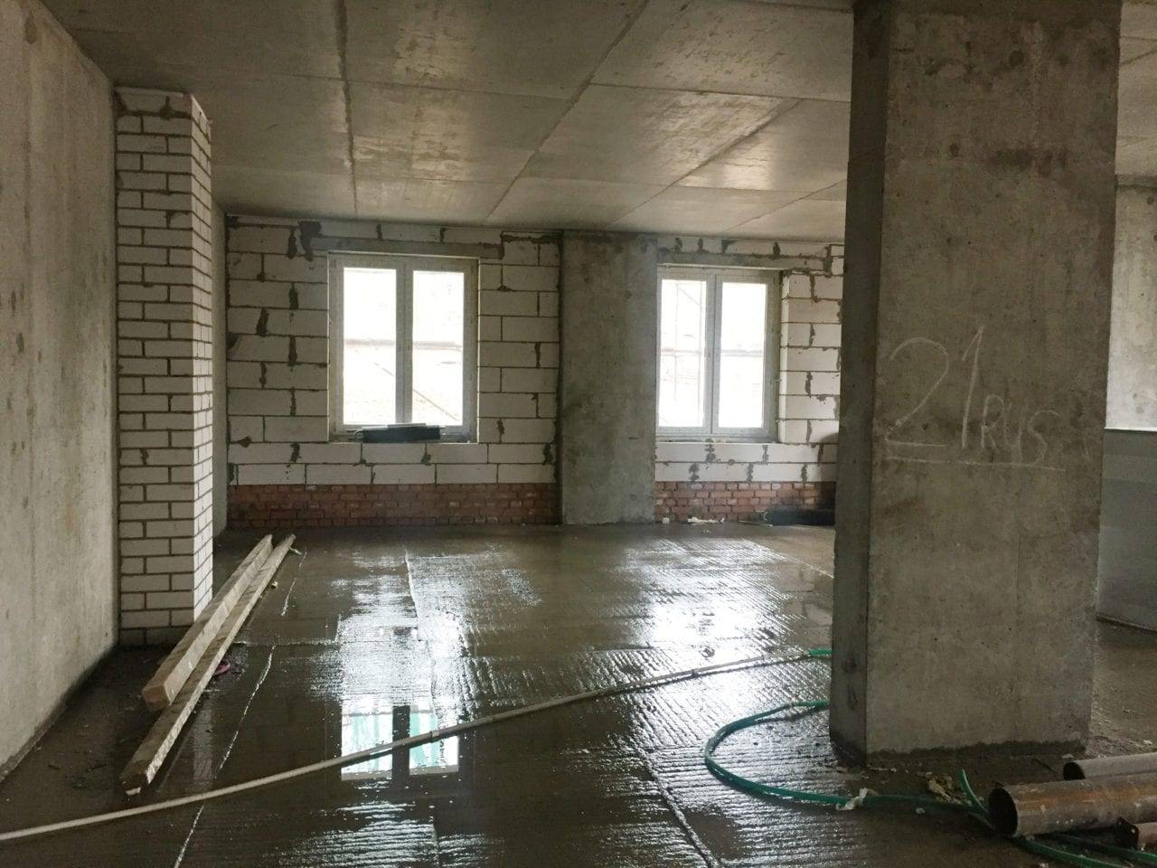 Жидкий пол для выравнивания бетонного пола: самовыравнивающая смесь, наливной пол