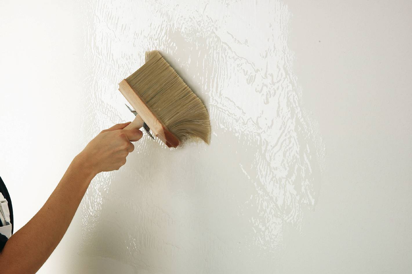 Нужно ли грунтовать стены перед покраской по старой краске