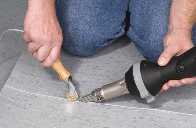 Какой клей для линолеума на бетонный пол лучше использовать и как именно