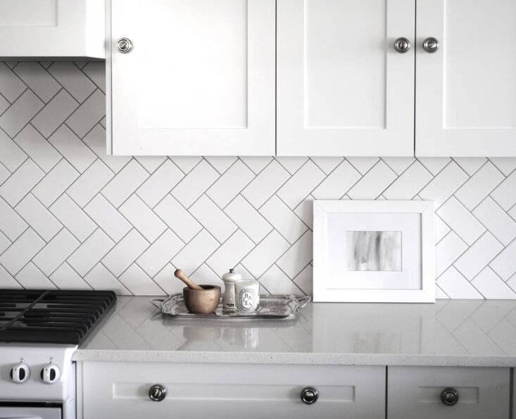 Плитка кабанчик на фартук кухни: реальные фото интерьеры