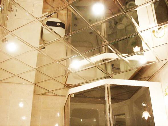 Зеркальный потолок в ванной (73 фото): натяжной зеркальный потолок, алюминиевые зеркальные панели и другие варианты