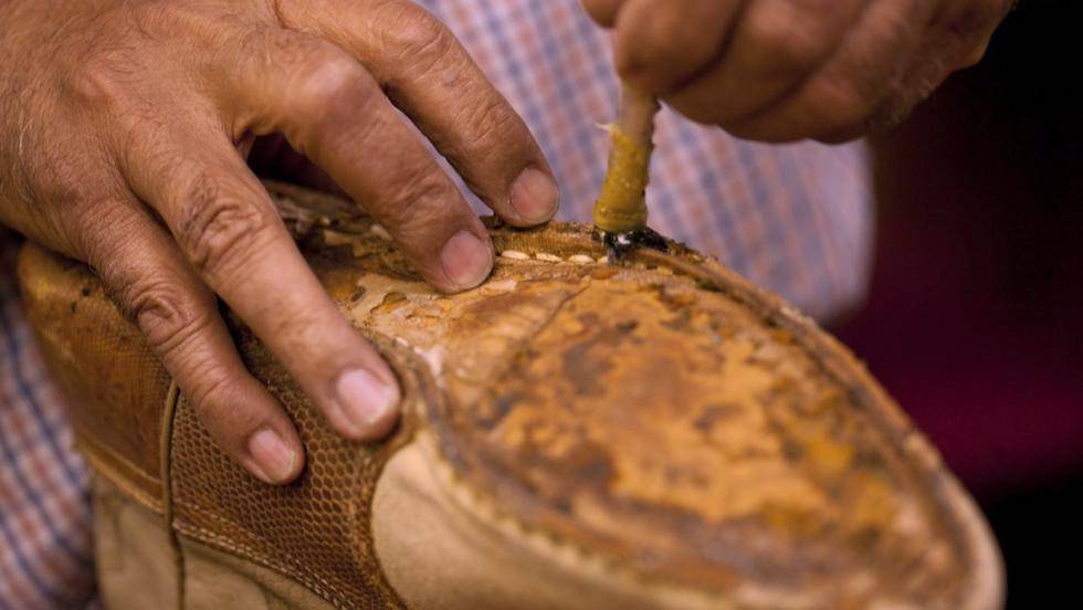 Наиритовый клей для ремонта обуви и изделий из кожи