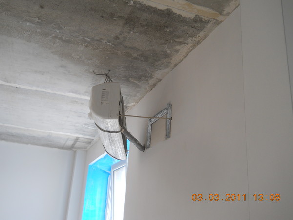 Как правильно снять кондиционер со стены во время ремонта?