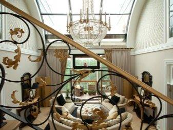 Преимущества акриловой краски по металлу