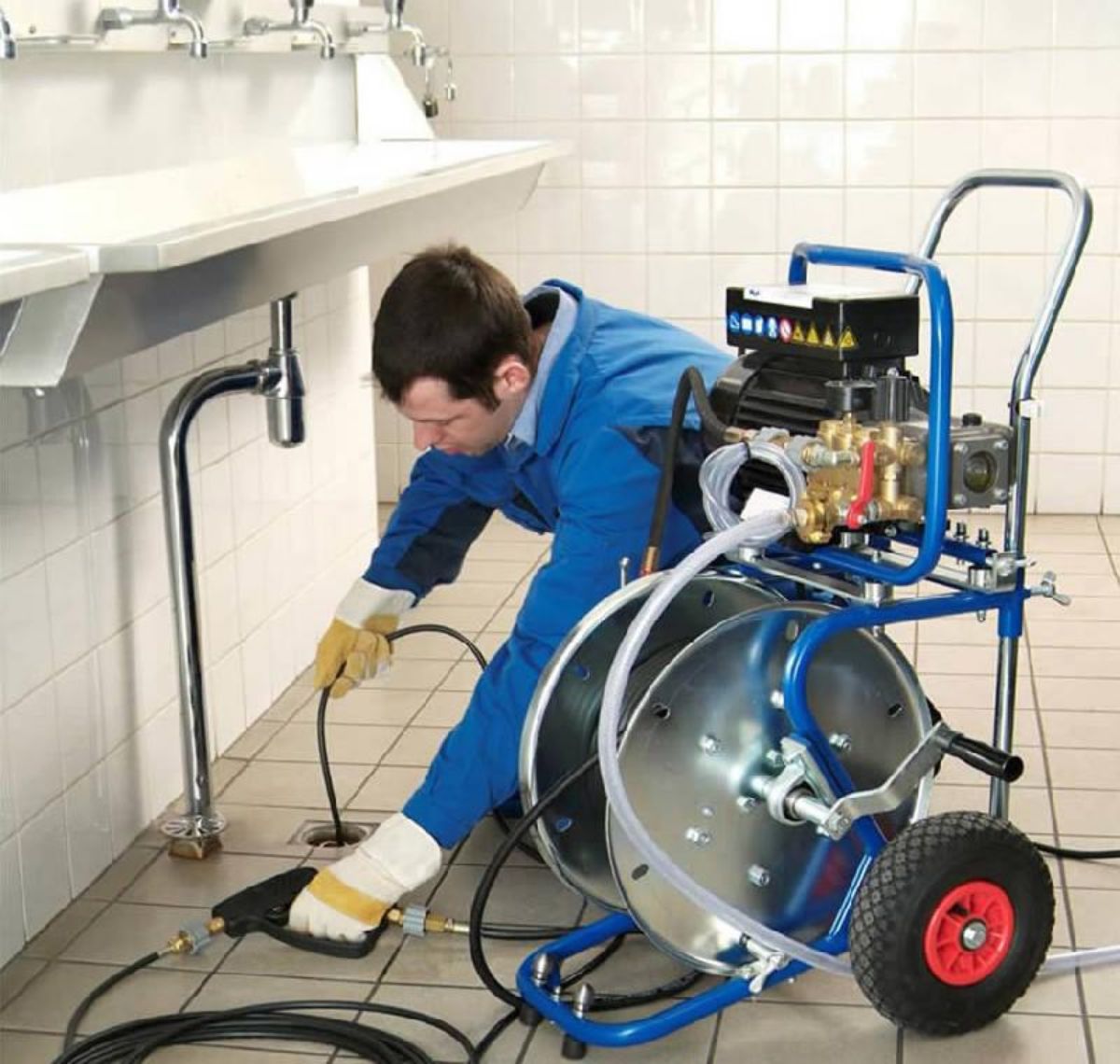 Машина для прочистки канализации: гидравлическая промывка труб