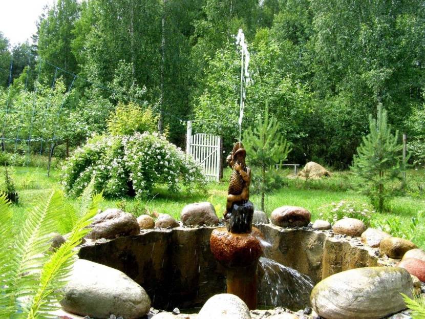 Декоративный фонтан своими руками на даче и в саду - пошаговая инструкция