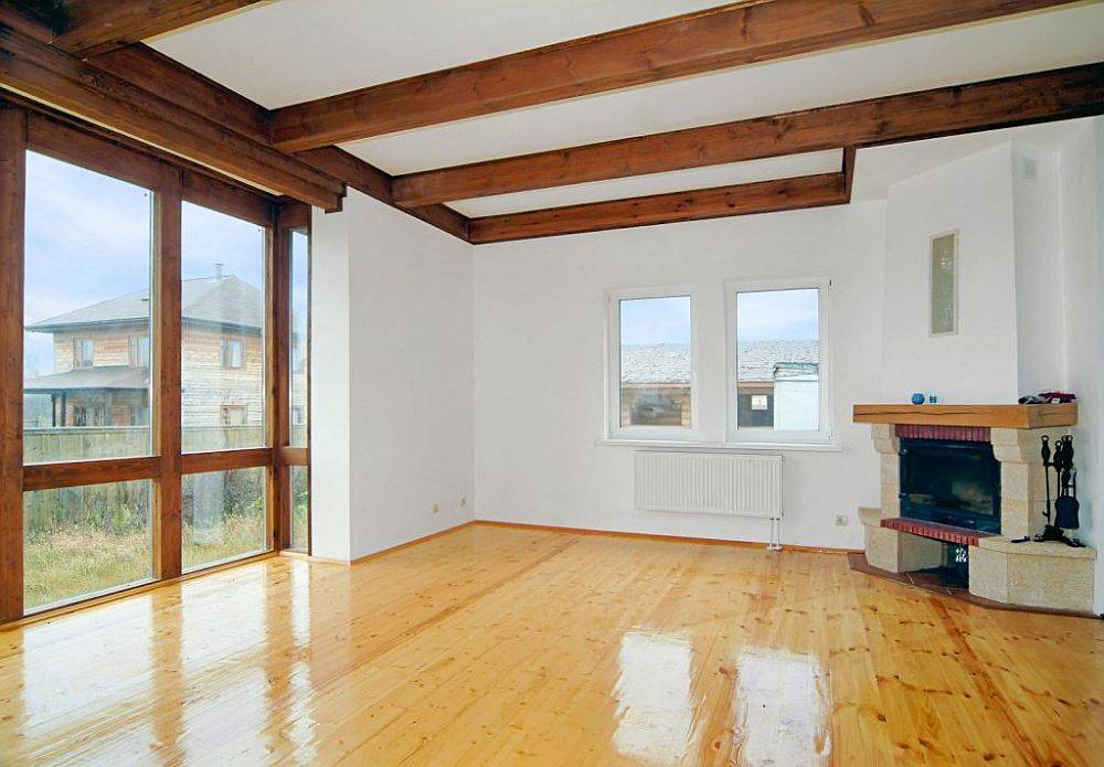 Черновой потолок по деревянным балкам: как правильно подшить доской в частном доме, черновая отделка потолка в деревянном доме, подшивка фанерой по балкам, как сделать