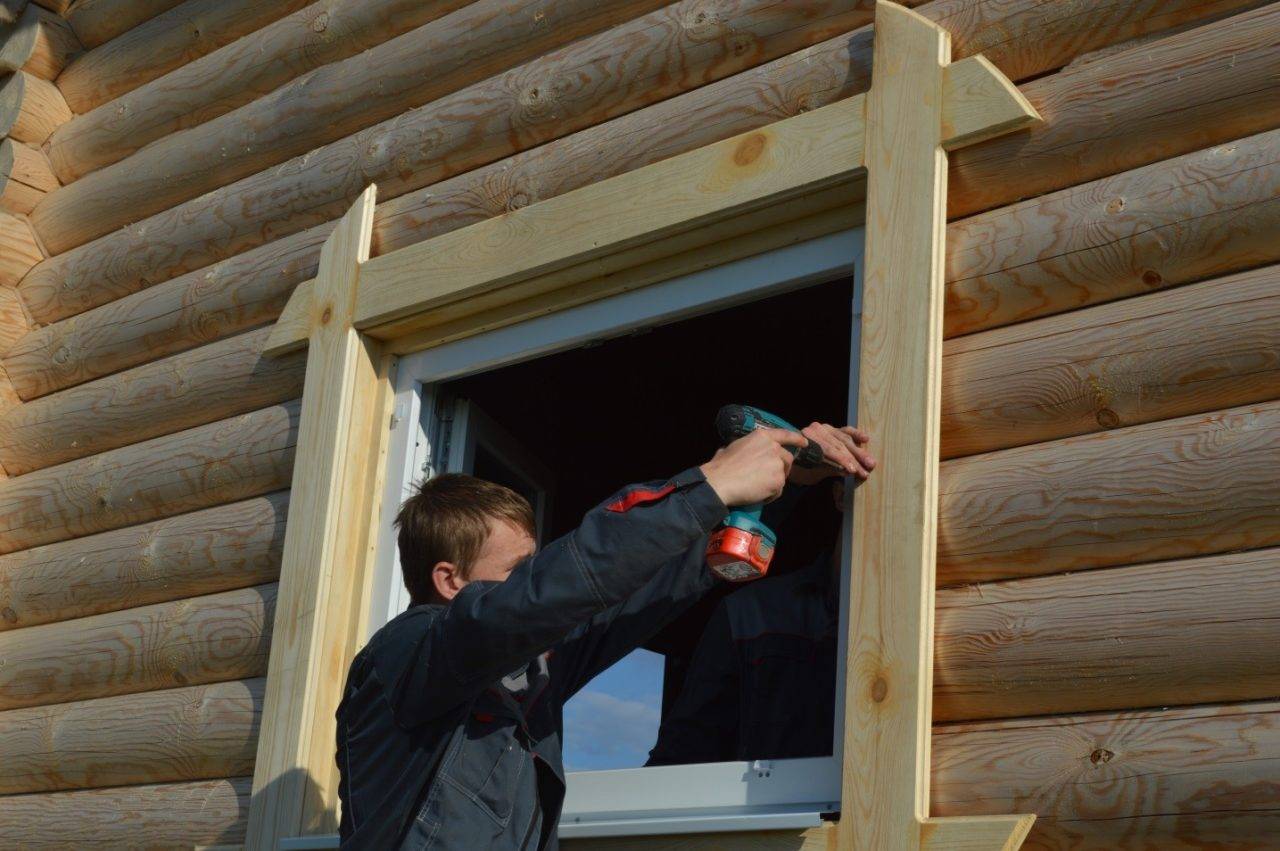 Как сделать пластиковые наличники на окна с улицы для внешней отделки в деревянном доме? как установить своими руками +видео