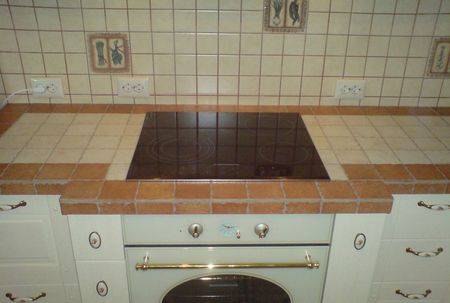 Столешница из плитки: фото в кухне, ванной, цветовая гамма, дизайн, стили
