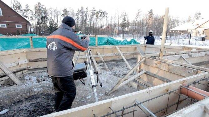 Заливка фундамента зимой: технологические особенности процесса