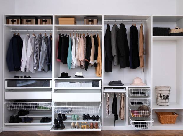 10 способов хранения одежды и обуви при отсутствии шкафа