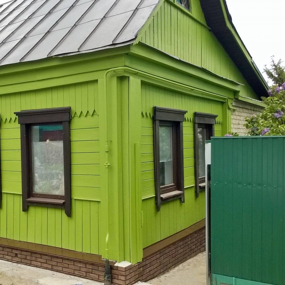 Чем покрасить деревянный дачный домик снаружи? 24 фото выбор цвета для дачного дома. покраска деревянных стен на даче надолго, сочетание цветов