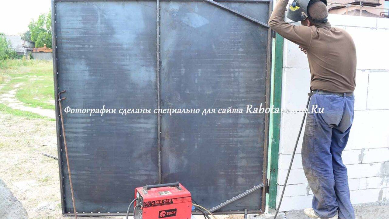 Засов на ворота своими руками: руководство с фото