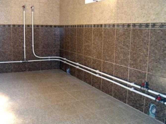 Разводка труб водоснабжения в ванной и туалете, разводка труб в совмещенном и раздельном санузле