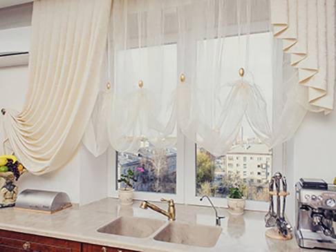 Короткие шторы на кухню: играют важную роль в дизайне интерьере, 60 фото