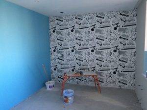 Что лучше - обои или покраска стен? что практичнее и что дешевле? ремонт квартиры