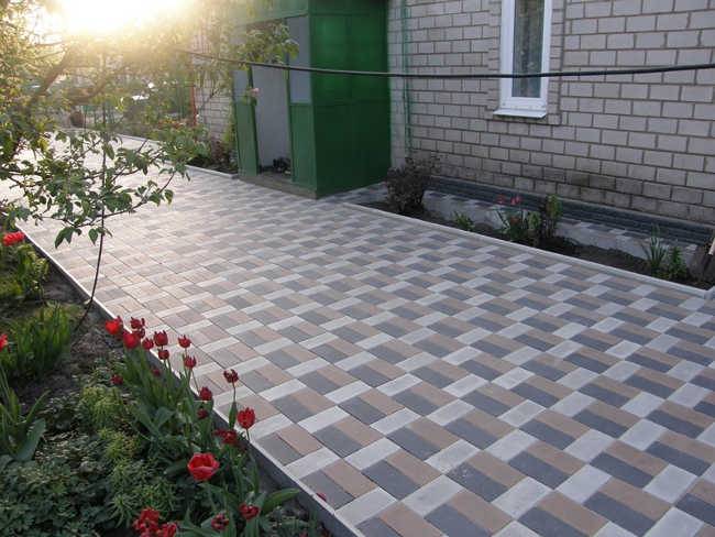 От профи: укладка тротуарной плитки на геотекстиль своими руками | o-builder.ru