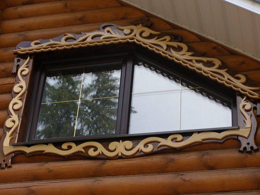 Наличники на окна в деревянном доме - фото примеров