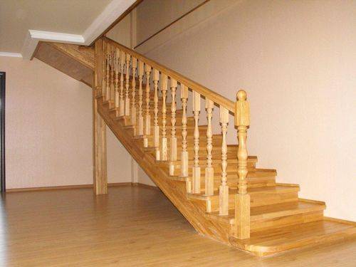 Как крепить балясины к ступеням и перилам лестницы