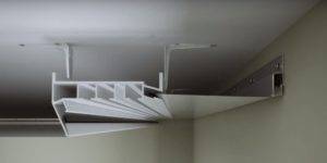 Как выбрать гардины для штор под натяжной потолок и как их крепить