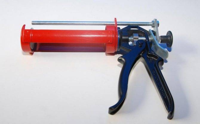 Как пользоваться пистолетом для герметика: заправка и уход за строительным пистолетом