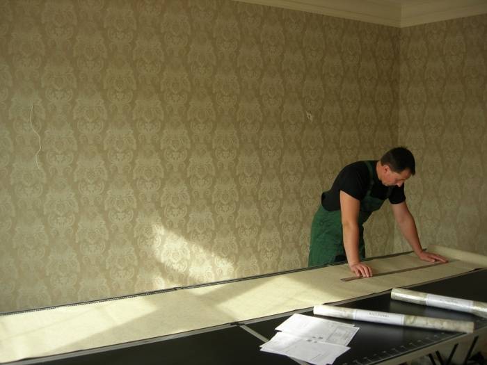 Обои на потолок – тенденции дизайна и технология поклейки. 75 фото украшения потолка