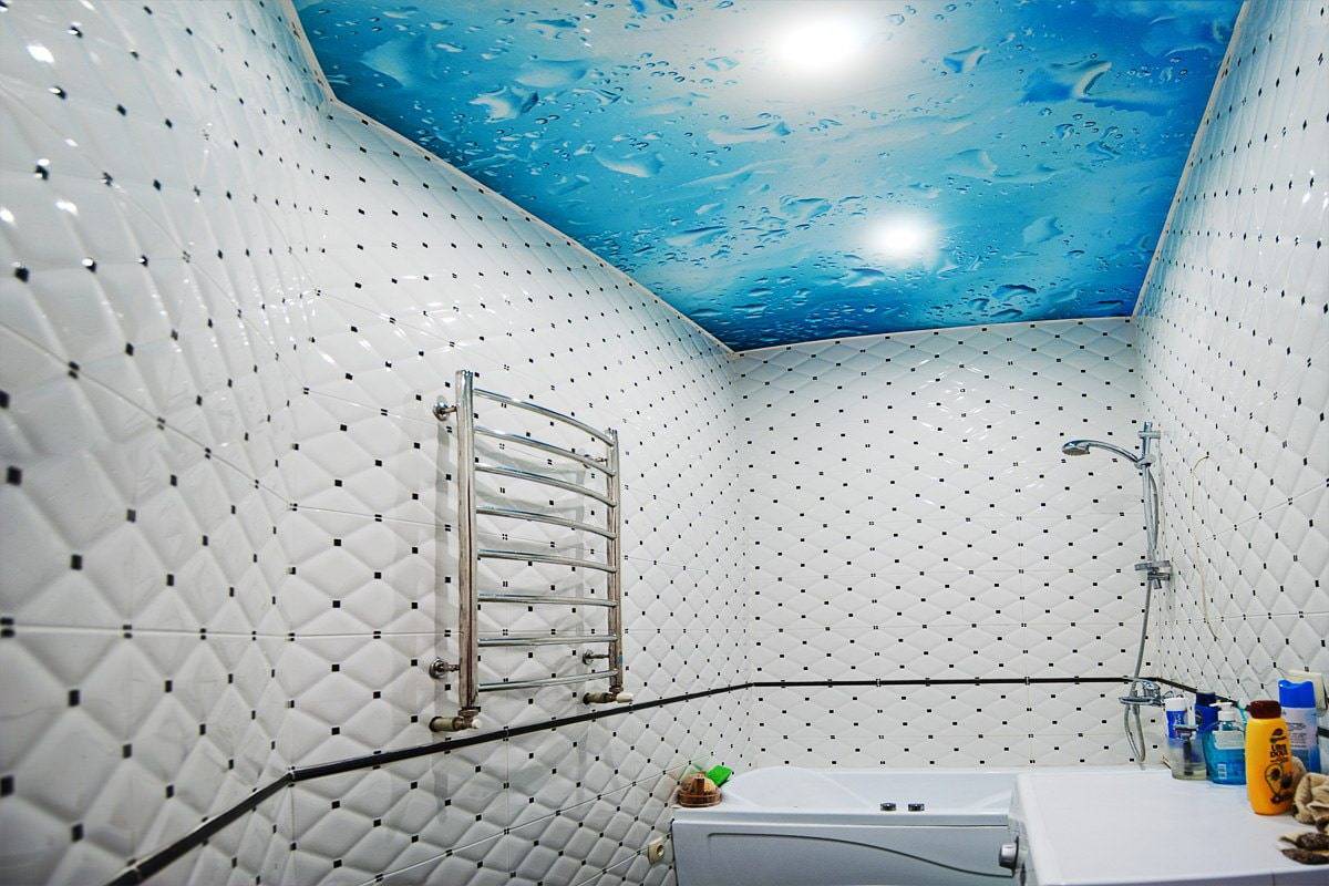 Делают ли в ванной натяжной потолок: советы мастеров