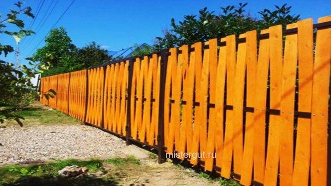 Изготовление плетеного забора из доски своими руками
