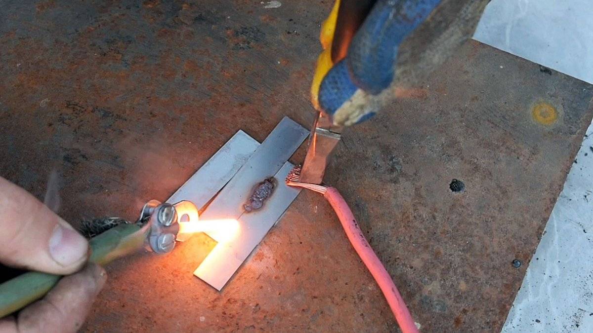Необычные способы применения севших батареек в быту