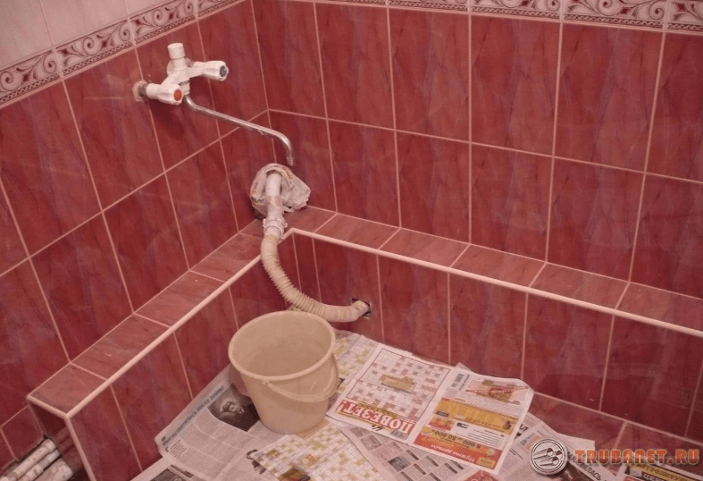Как спрятать трубы в ванной своими руками - фото и видео