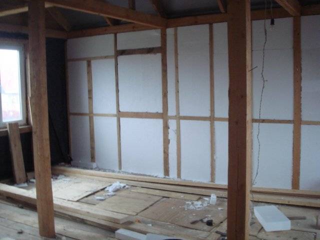 Эковата: плюсы и минусы, утепление эковатой своими руками